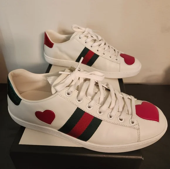 Gucci Shoes slightly used. Used Gucci Mens Casual Shoes 9 main image 3